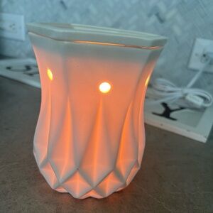 White Alabaster scentsy warmer